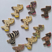 Load image into Gallery viewer, 10 Mixed Print Horse shape buttons 25mm approx.