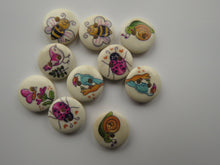 Load image into Gallery viewer, 10 mixed print Bee, Bird, snail, ladybug, butterfly 15mm buttons