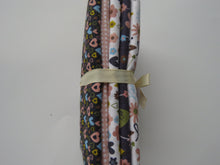 Load image into Gallery viewer, Hearts and Flowers Bundle of 5 Fat Quarters. Mixed prints- 100% cotton. 50 x 52cm per piece