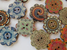 Load image into Gallery viewer, 10 Retro Print Flower Shape Wood like Buttons 25mm diameter