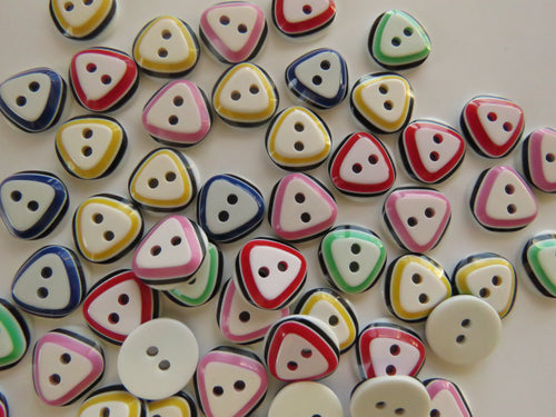 25 White with Mix Colour Triangle Round buttons 12mm