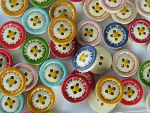 25 Mixed Colours on Edge Flower in centre 4 holes 15mm diameter buttons