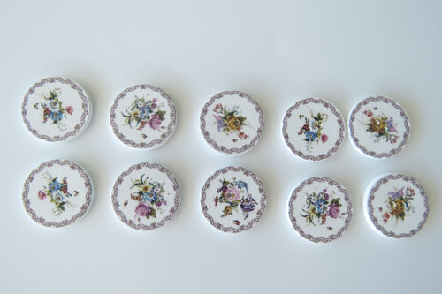 52 Flower Posy with border 25mm white wooden buttons